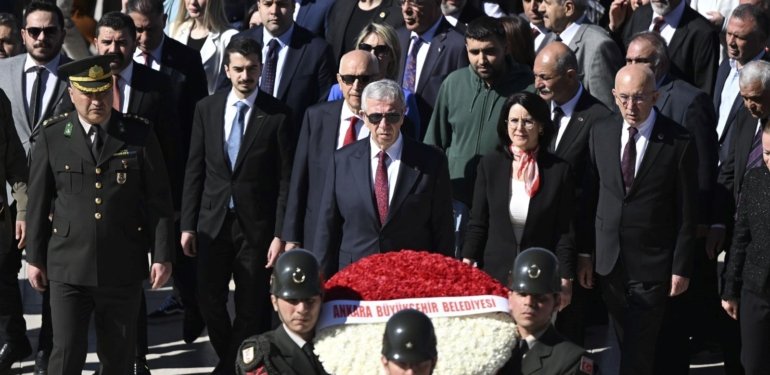 Mansur Yavaş ve Ankara’nın yeni belediye başkanları Anıtkabir’de