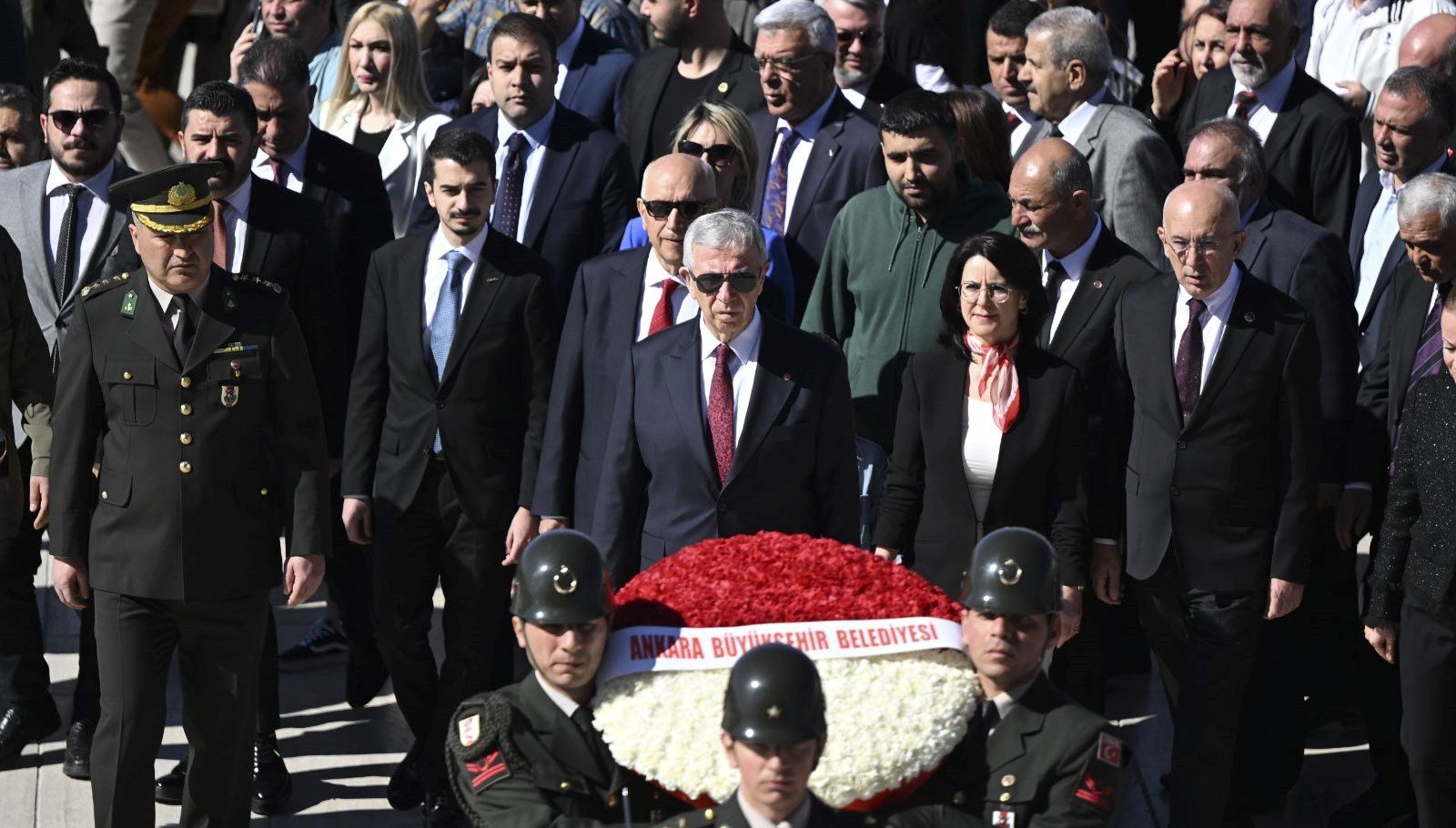 Mansur Yavaş ve Ankara’nın yeni belediye başkanları Anıtkabir’de