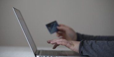 Bayramda e-ticaret sitelerinde 300 milyar liralık satış