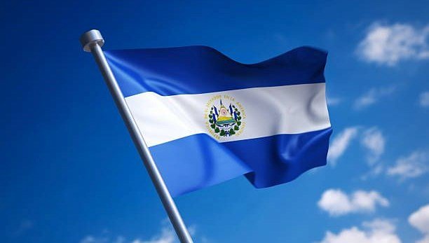 El Salvador’dan vatandaşlık adımı