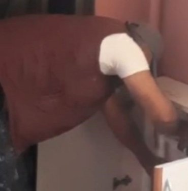 Evden çıkartmak istediği kiracının su sayacı borusunu kesti