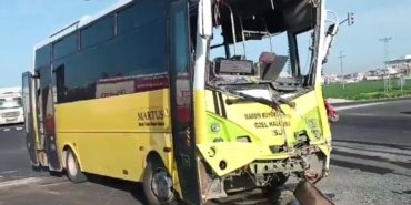 Mardin’de midibüs ile TIR çarpıştı: 18 yaralı