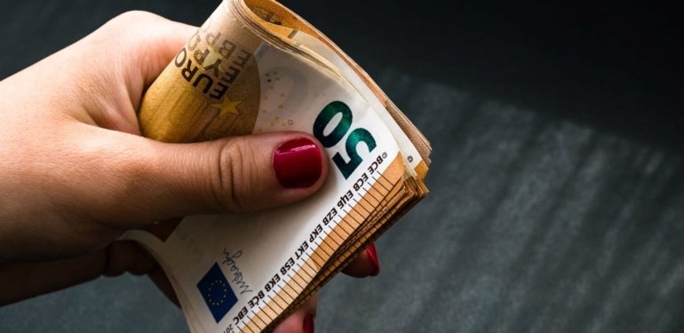 Euro Bölgesi’nde şirketlerin kredi talebi düşmeye devam ediyor