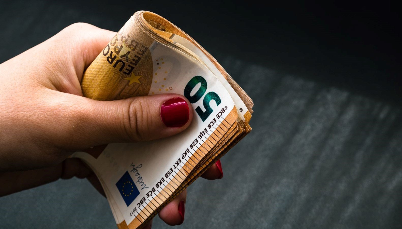 Euro Bölgesi’nde şirketlerin kredi talebi düşmeye devam ediyor