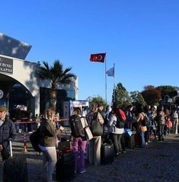Yunan adalarına ilgi büyük | Kapıda vize uygulamasıyla Ayvalık’tan uzun kuruklar oluştu