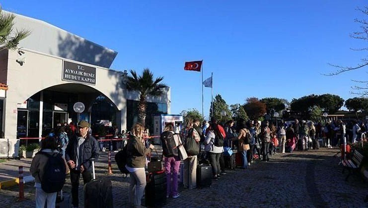 Yunan adalarına ilgi büyük | Kapıda vize uygulamasıyla Ayvalık’tan uzun kuruklar oluştu