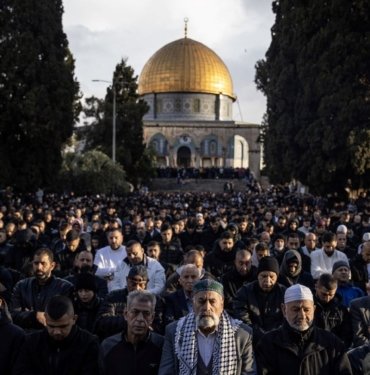 Mescid-i Aksa’da bayram sabahı | 60 bin Müslüman namaz kıldı
