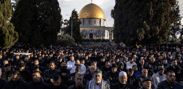 Mescid-i Aksa’da bayram sabahı | 60 bin Müslüman namaz kıldı