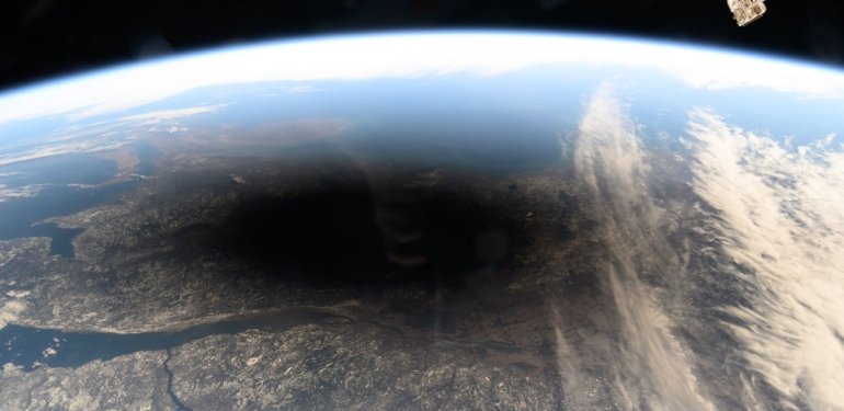 Astronotlar tam Güneş tutulmasını uzaydan fotoğrafladı
