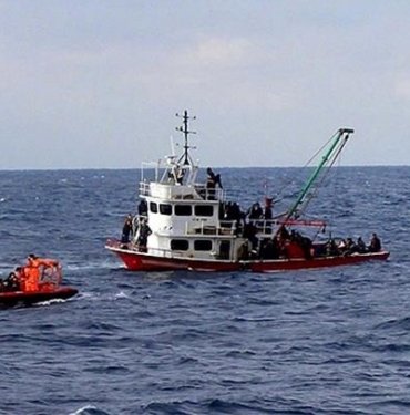 Akdeniz’de göçmen teknesi battı: 8 ölü