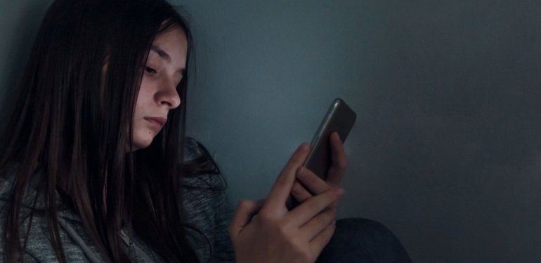 Akıllı telefon bağımlısı çocuklarda psikoz riski daha yüksek