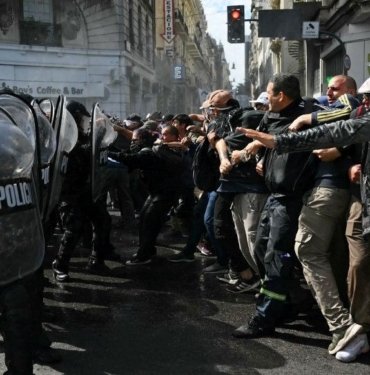 Arjantin’de hükümet karşıtı protestolarda 12 kişi gözaltına alındı