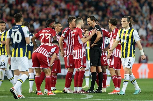 Yunanlar galibiyeti bile unuttu, tüm ülke Edin Dzeko