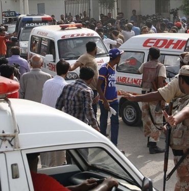 Pakistan’da otobüsün önünü kesti: 8 yolcu öldürüldü
