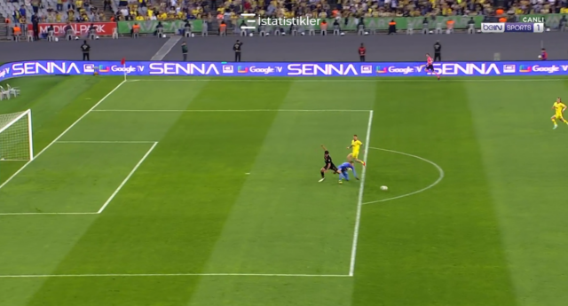 SON DAKİKA: Güven Yalçın Karagümrük taraftarını çileden çıkardı! Livakovic ile karşı karşıya kaldığı pozisyonda çalımı deneyince olanlar oldu