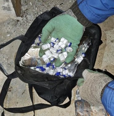 Metruk binada gizlenirken yakalandılar: Çantadan botoks ilaçları çıktı