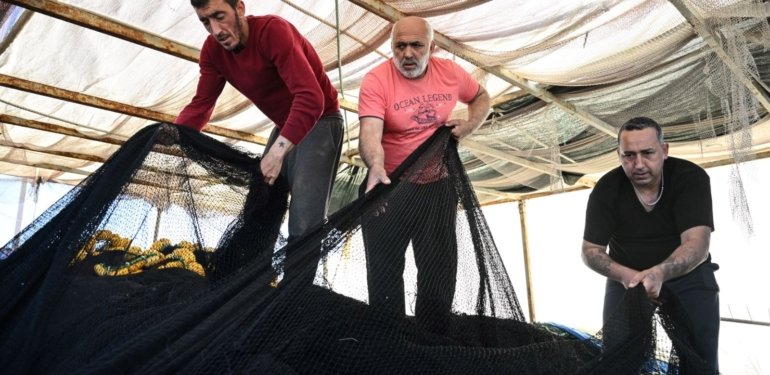 Av yasağı başladı: Gırgır tekneleri demir attı