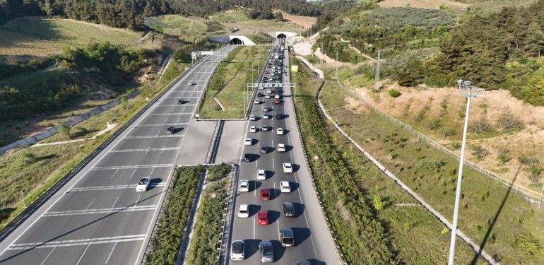 Bayramda 11,2 milyon araç otoyolları kullandı