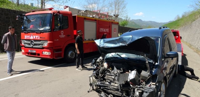 Cenaze yolunda feci kaza: 2’si ağır 5 yaralı