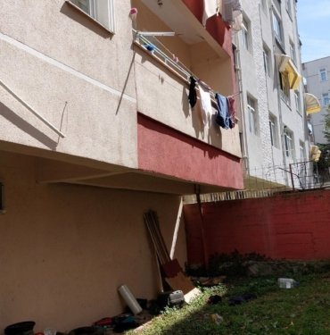 Küçük çocuk balkondan düşüp hastanelik oldu