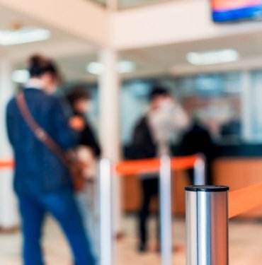 Kredi almak için ölü amcasını bankaya götürdü