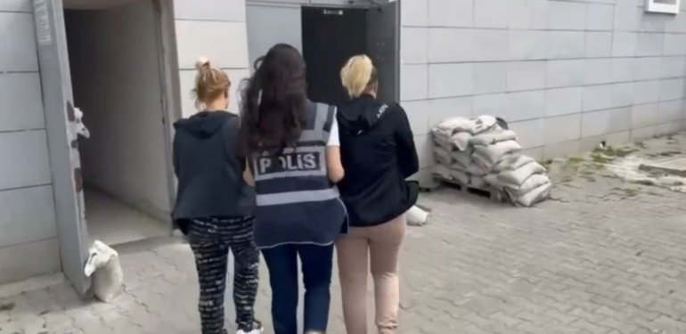Dil düşürme yöntemiyle hırsızlık yapan kadınlar tutuklandı