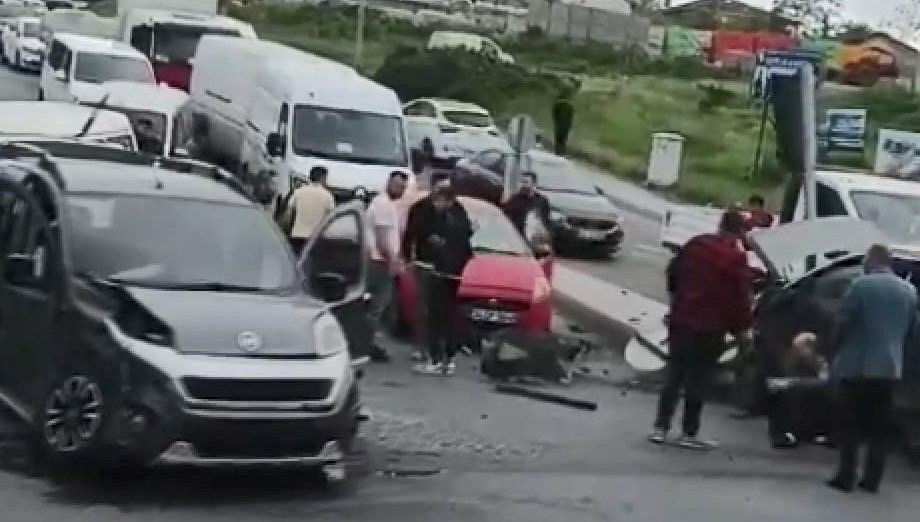 Arnavutköy’de trafik kazaları: 1 ölü, 8 yaralı