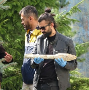 Kazı yaparken tanksavar roketi buldu