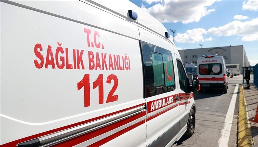 Beyoğlu’nda inşaatın temeline düşen işçi yaralandı