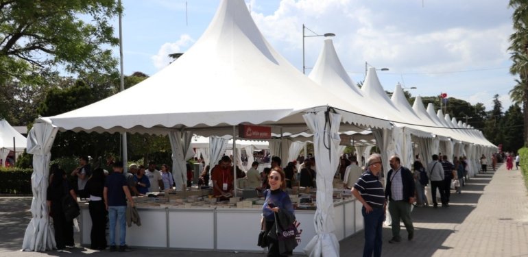 İzmir Kitap Fuarı kapılarını açtı