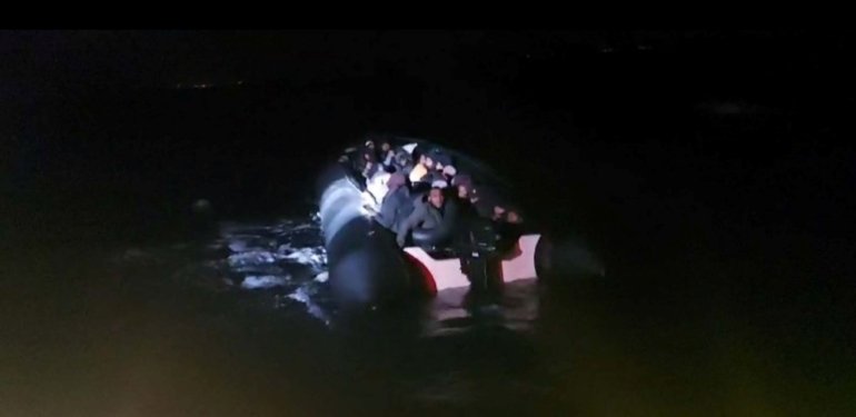 Karaburun açıklarında 38 düzensiz göçmen kurtarıldı