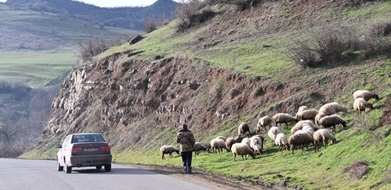 Ermenistan işgal ettiği dört stratejik köyü Azerbaycan’a iade ediyor