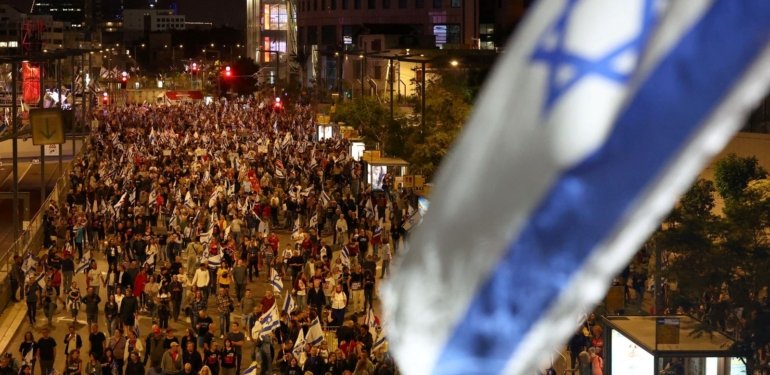 On binlerce İsrailliden Netanyahu’ya tepki: Esir takası ve istifa çağrısı