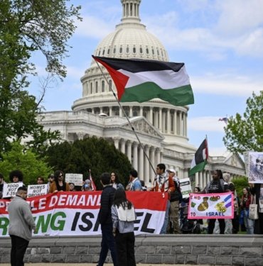ABD’de İsrail’e yardım onayı veren siyasiler protesto edildi