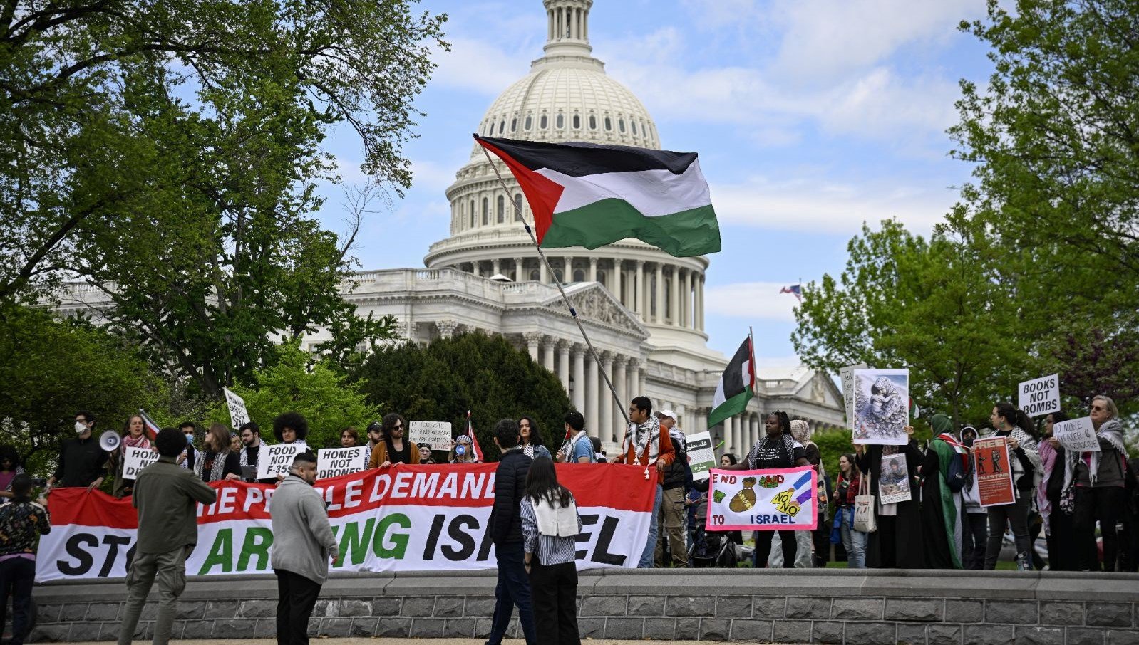 ABD’de İsrail’e yardım onayı veren siyasiler protesto edildi