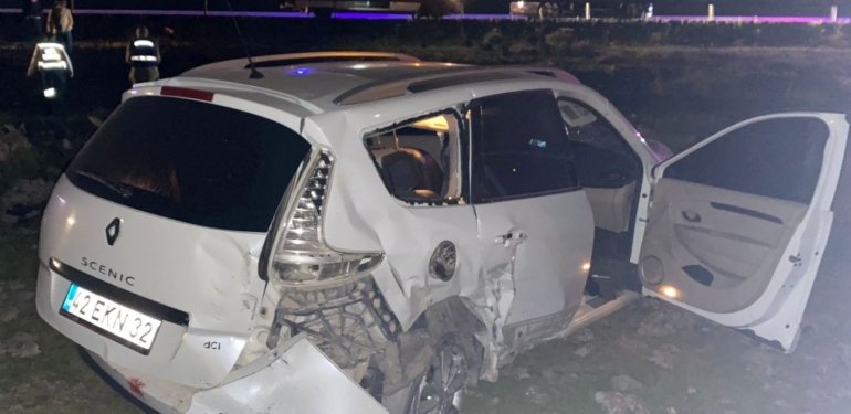 Otomobil tarlaya uçtu: 5 yaralı