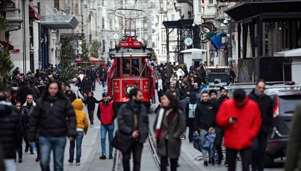 İstiklal Caddesi’nde yeni dönem: Havai elektrik hattı iptal edilecek