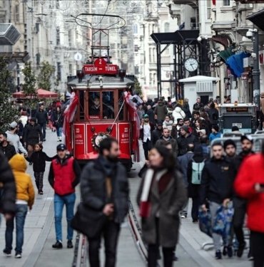 İstiklal Caddesi’nde yeni dönem: Havai elektrik hattı iptal edilecek