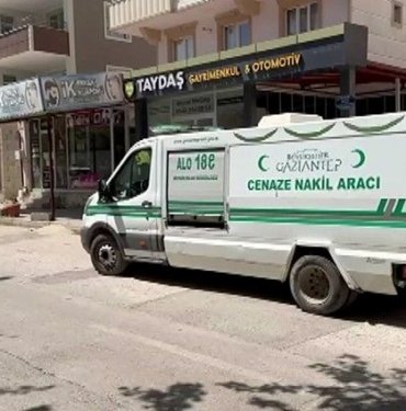 Erkek hemşire evinde ölü bulundu
