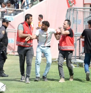 Sahte biletler stadyumu karıştırdı: 14 gözaltı
