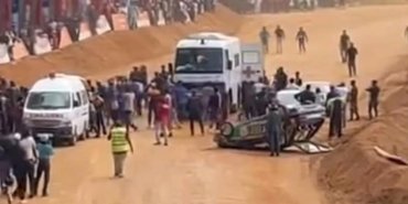 Sri Lanka’da yarış otomobili seyircilerin arasına daldı: 7 kişi öldü