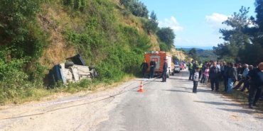 Otomobil şarampole devrildi: 1 ölü, 1 yaralı