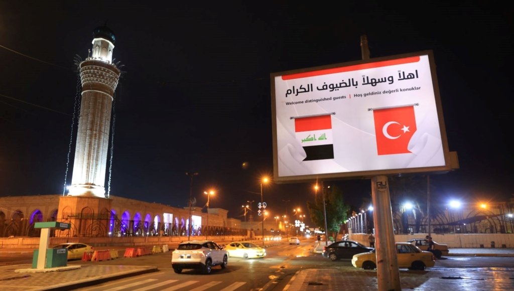 Irak’ta Cumhurbaşkanı Erdoğan’ın ziyareti öncesi caddelere Türk bayrağı asıldı