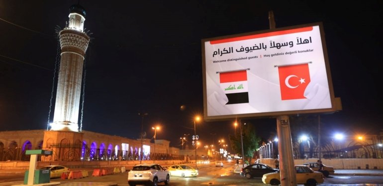 Irak’ta Cumhurbaşkanı Erdoğan’ın ziyareti öncesi caddelere Türk bayrağı asıldı