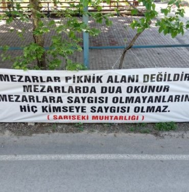 “Mezarlar piknik alanı değildir” diyen muhtar pikniği yasakladı