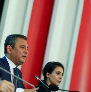 Özgür Özel duyurdu: CHP büyük mitinge hazırlanıyor! Emeklilerin durumu, asgari ücret zammı ve vizesiz seyahat…