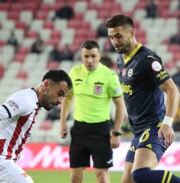 Fenerbahçe şampiyonluk yolunda ağır yara aldı! Sivas deplasmanından alınan sonuçla birlikte Galatasaray ile puan farkı 4