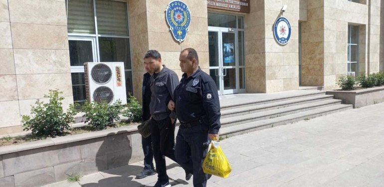 Engelli komşusunun burnunu kırıp, sıcak su ile yaktı