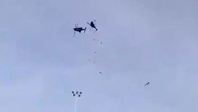 Malezya’da 2 askeri helikopter çarpıştı: 10 kişi hayatını kaybetti