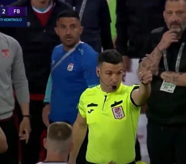 Çok tartışılmıştı, VAR kayıtları açıklandı! Sivasspor-Fenerbahçe maçındaki penaltının düğümü çözüldü